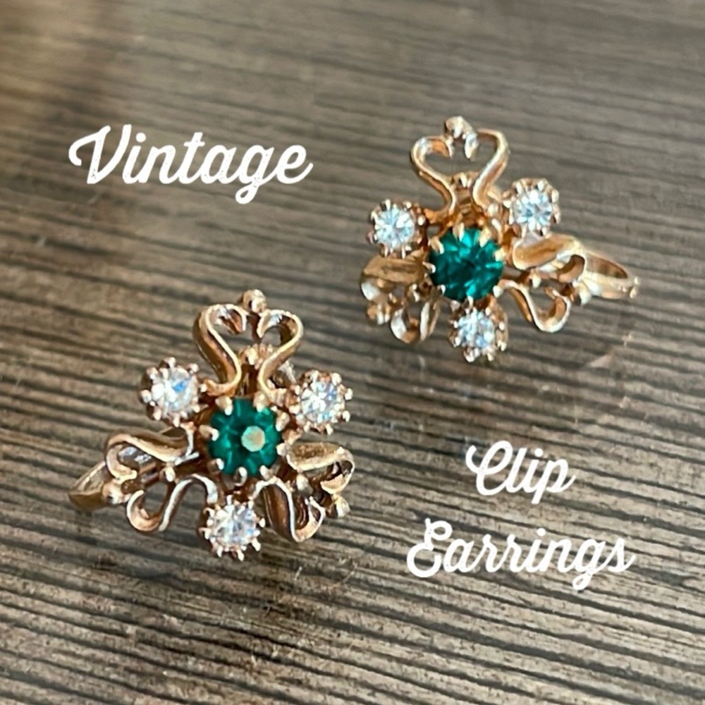 Vintage Screw Back Earrings with Filigree Clear & Emerald Green Rhinestones